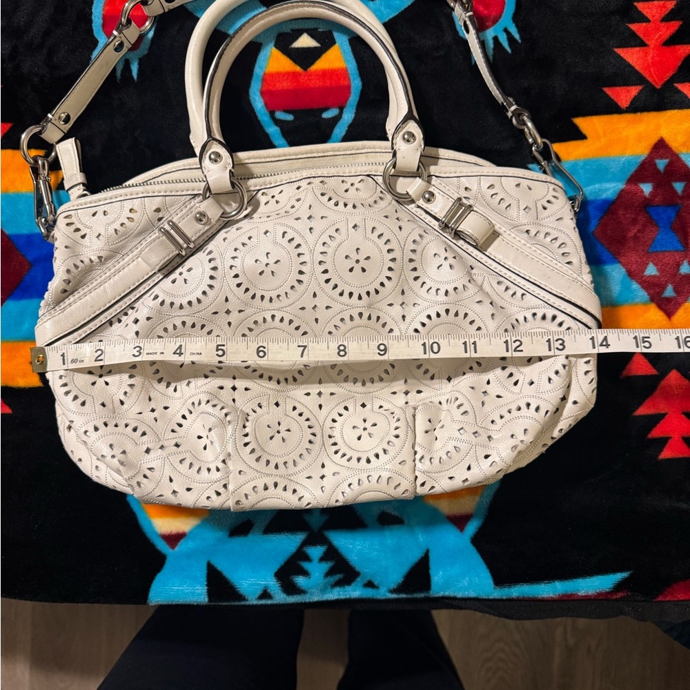 Elegant Coach White Designer Handbag - Picture 5 of 7